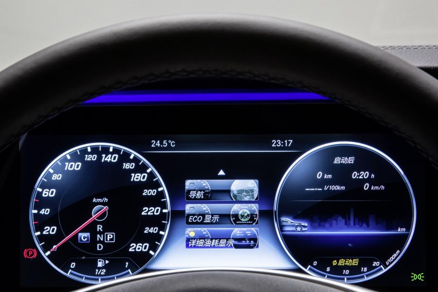  Mercedes-Benz E320 L 4Matic Exclusive Line 2016 года  (фото 6 из 9)